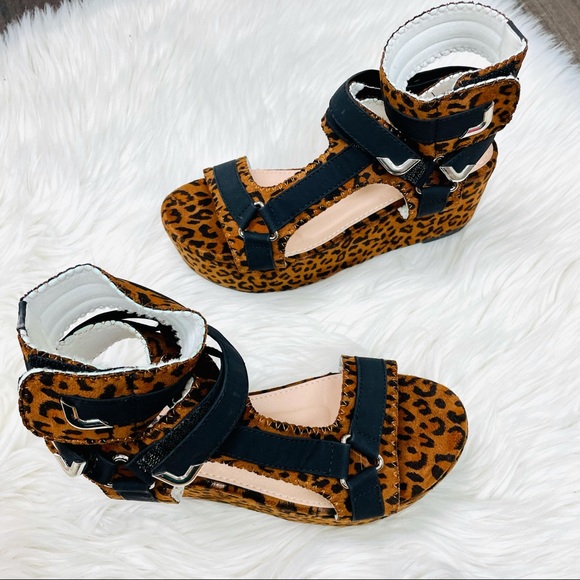 Leopard platform velcro sandal - Picture 7 of 8